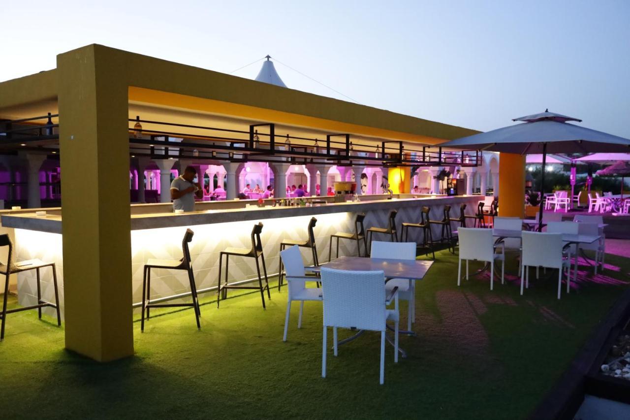 The Mirage Resort & Spa Hammamet Esterno foto The bar at the rooftop