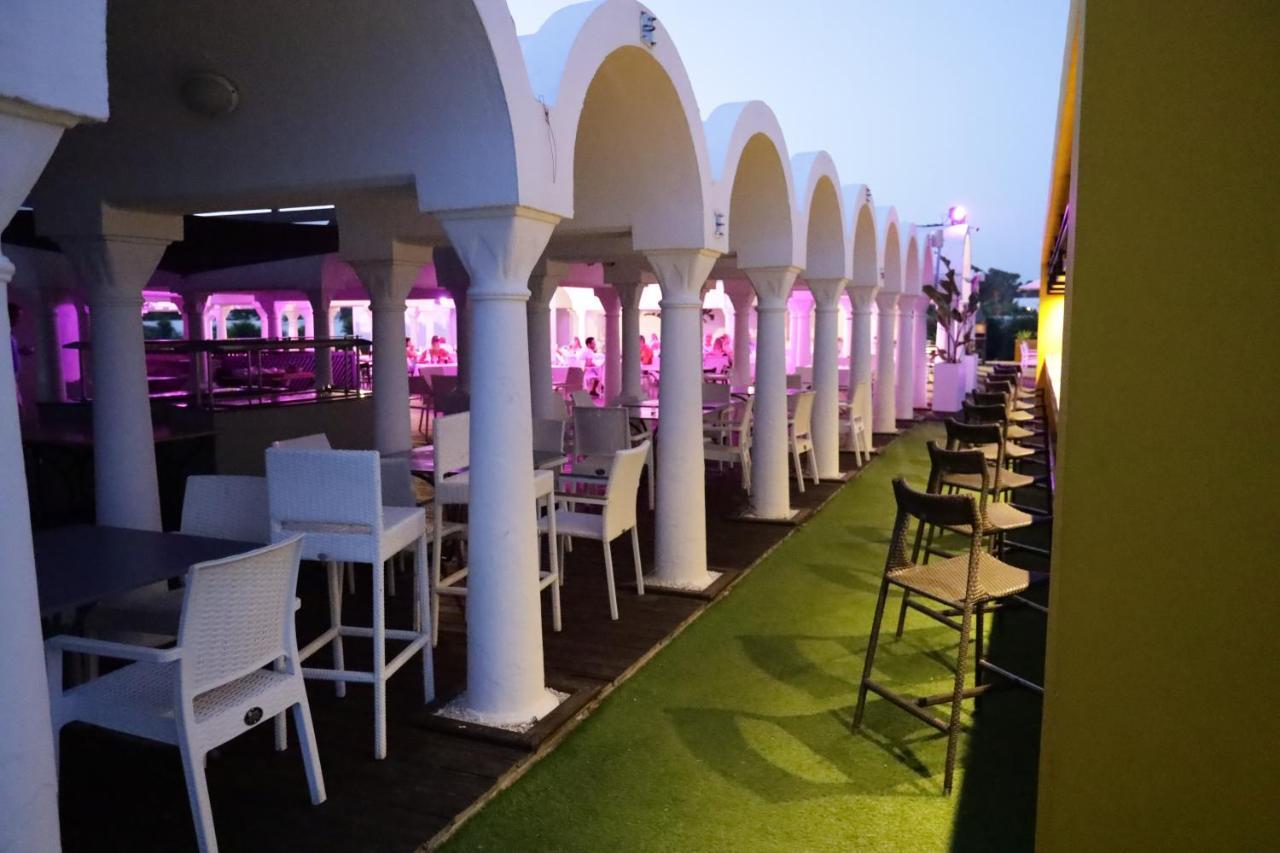 The Mirage Resort & Spa Hammamet Esterno foto The roof terrace at the hotel