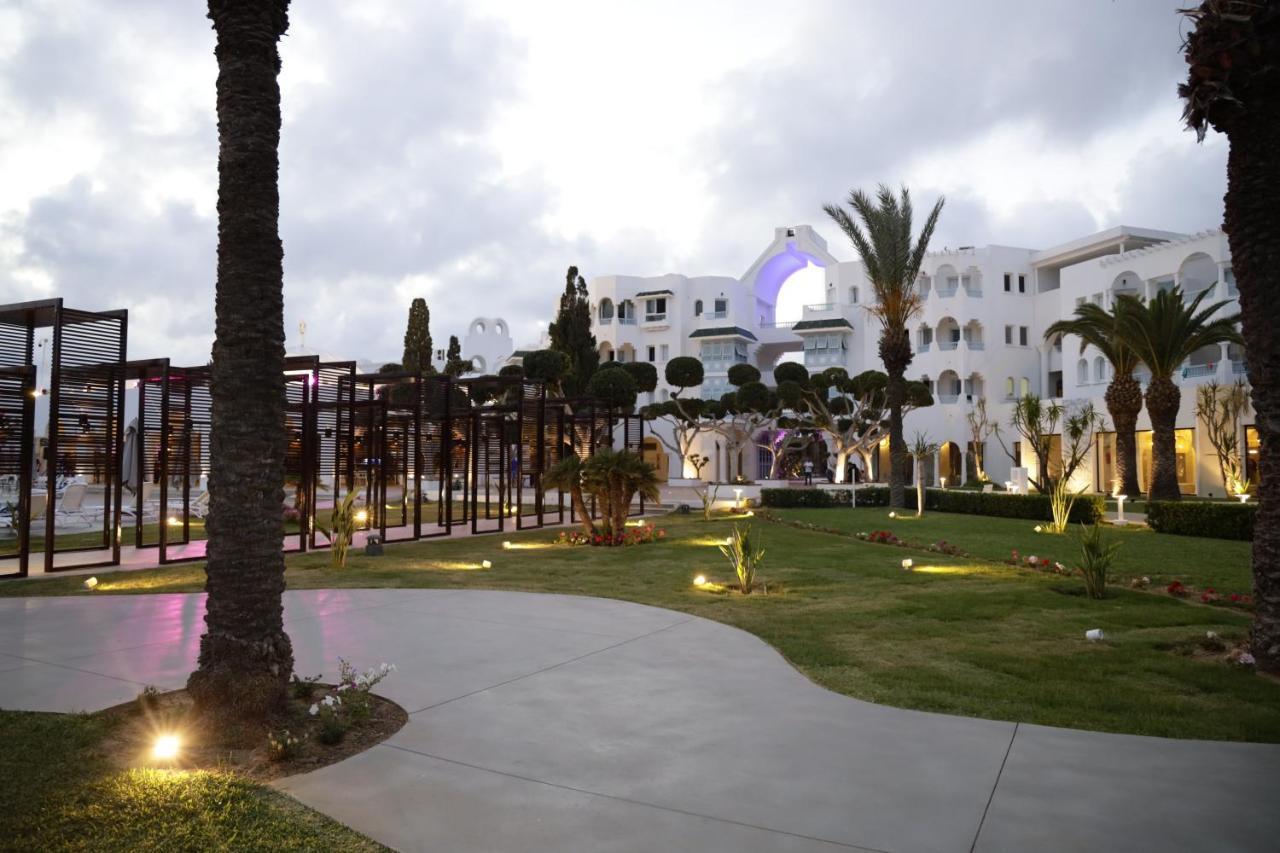 The Mirage Resort & Spa Hammamet Esterno foto The hotel at night