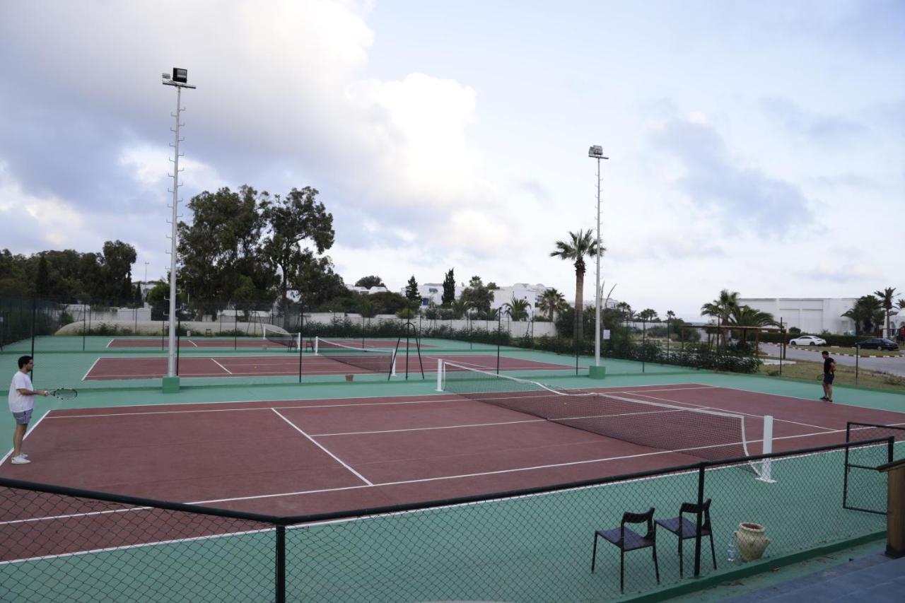 The Mirage Resort & Spa Hammamet Esterno foto Tennis courts at the La Jolla Tennis Club